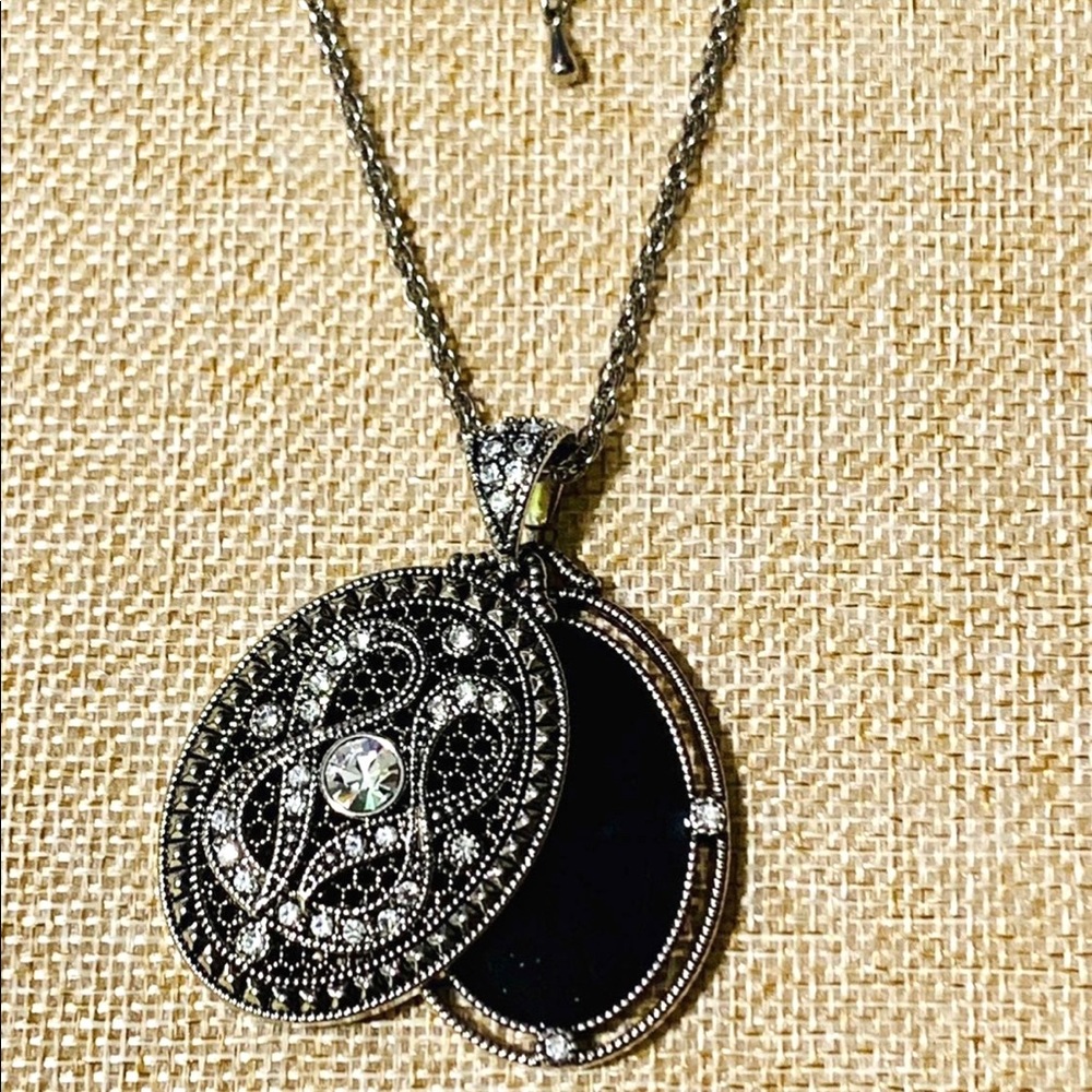 LIA SOPHIA NECKLACE Lacey Oval Slide Pendant
